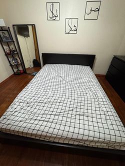 Queen bedroom