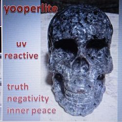 Yooperlite Crystal Stone  Skull - UV Reactive
