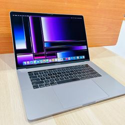 Apple MacBook Pro 15” 2018 2.6GHz i7 16GB RAM 500GB SSD Radeon Pro 560X 4GB VRAM Graphics