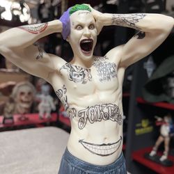 SUICIDE SQUAD JOKER STATUE