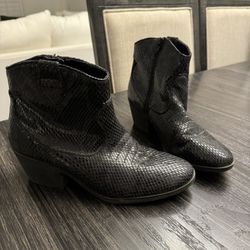 Black boots Size 8 