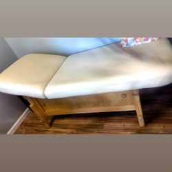 Bed for Massage wax or eyelash extensions.