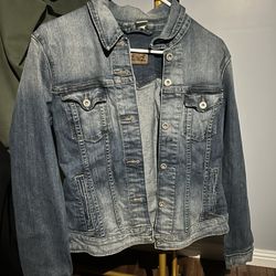 Women’s denim Levi jacket