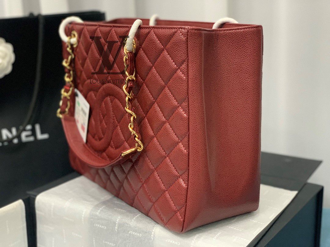 Chanel Grand Shopping Tote 50995 dark red with gold hardware 24x33x13cm for  Sale in Queens, NY - OfferUp