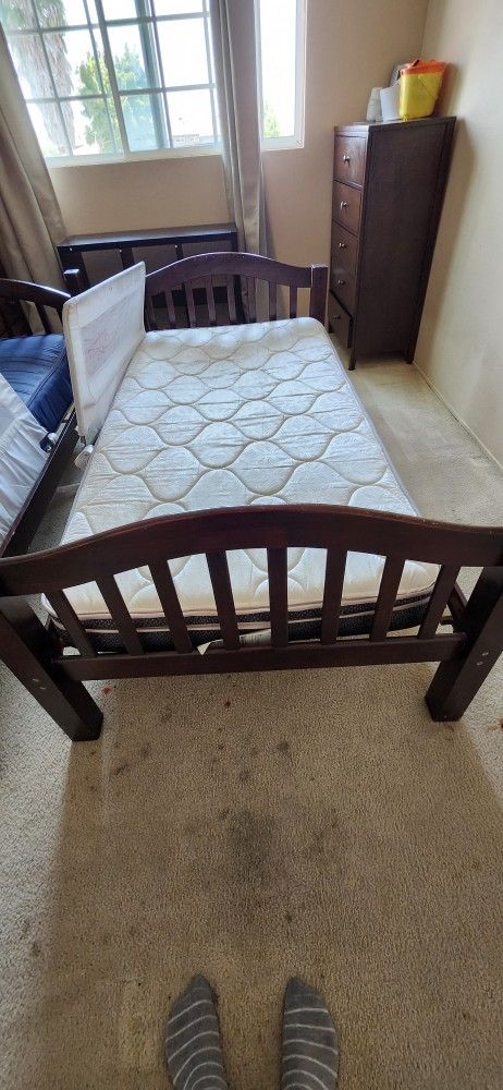 Twin Bed Frame and Matress