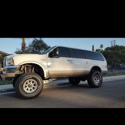 Ford Excursion 