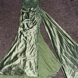 Pretty Prom Dress 💚✨
