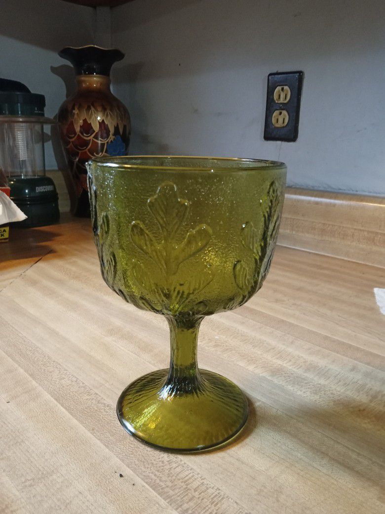 Vintage green leaf goblet 1975