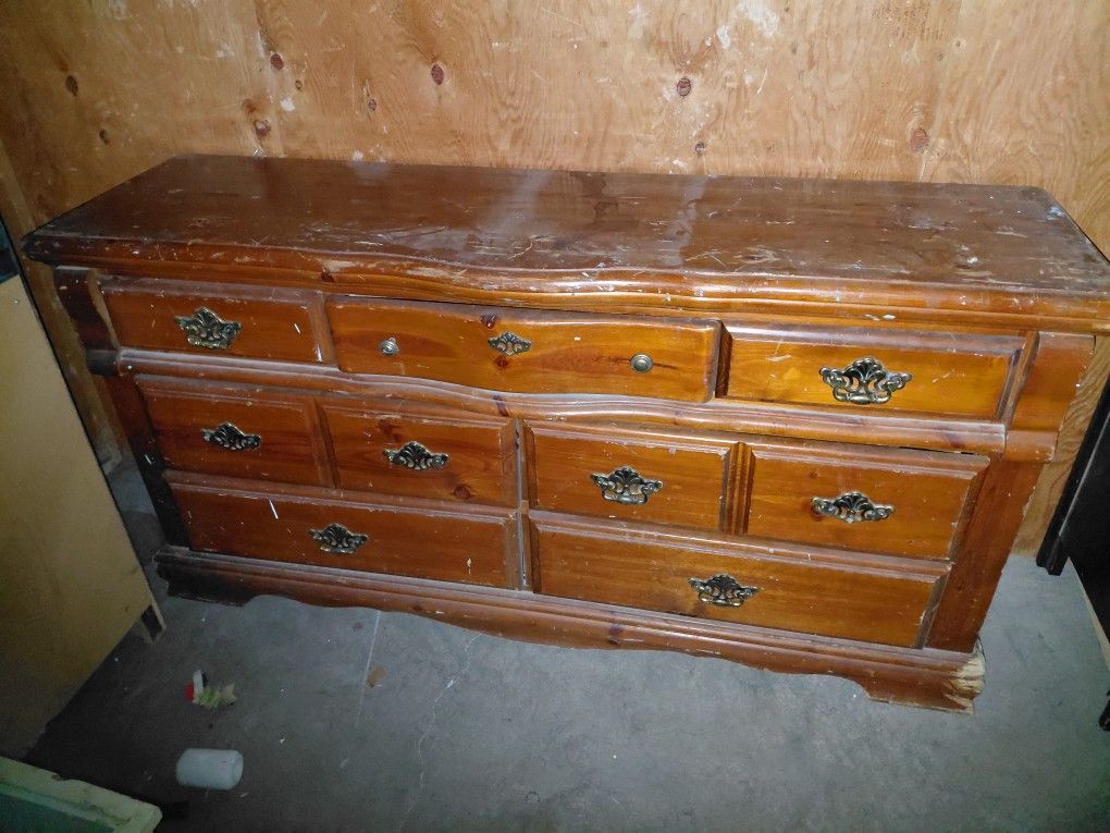 Solid Dresser Set