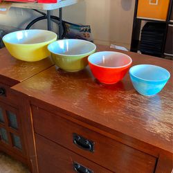 Vintage Pyrex Primary Color Mixing Bowl Set