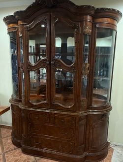 China cabinet / chinera