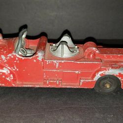 Vintage Hubley metal Fire Truck - red Collectible Toy