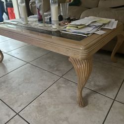 Coffee Table With 2 End Tables $40
