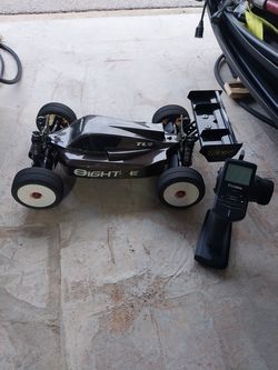 1/8 scale rc car. Losi 8xe very little run time