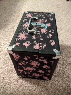 Jewelry and makeup box with key