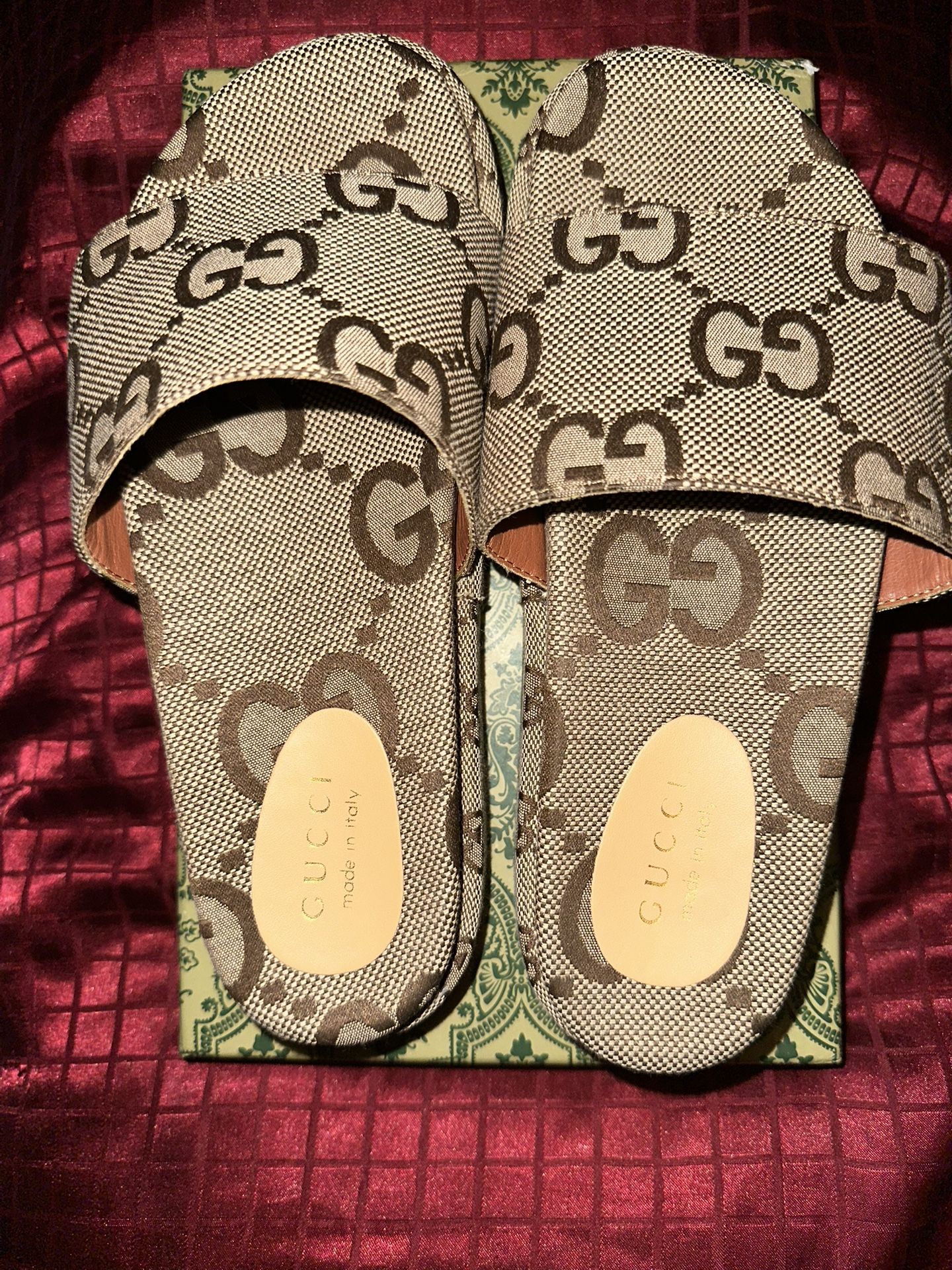 Your Go To Gucci Summer Slides!