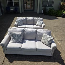 Matching Sofas With Pillows