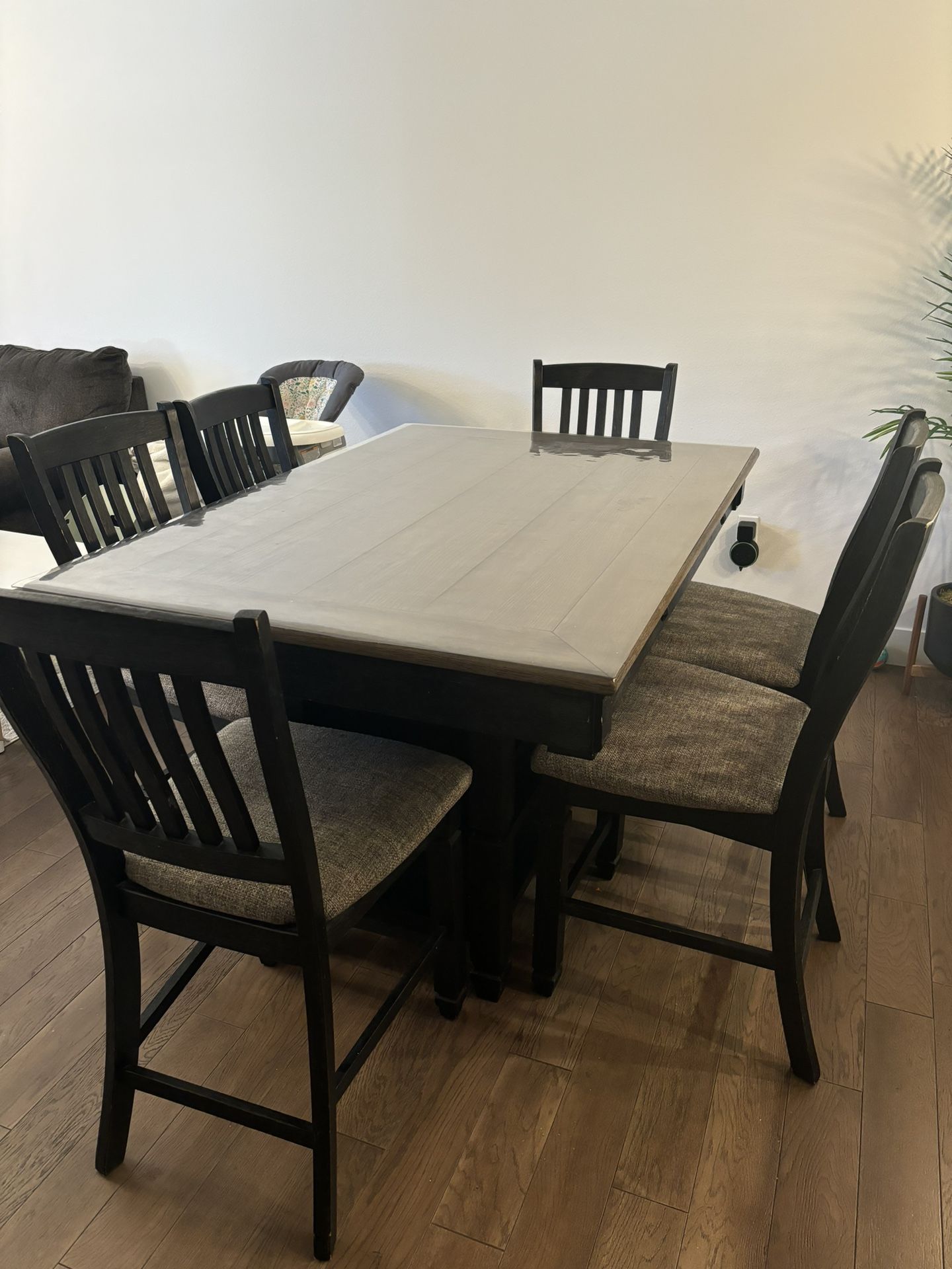 Ashely’s Tyler Creek Dining Table with Wine Rack and 6 Barstool Chairs