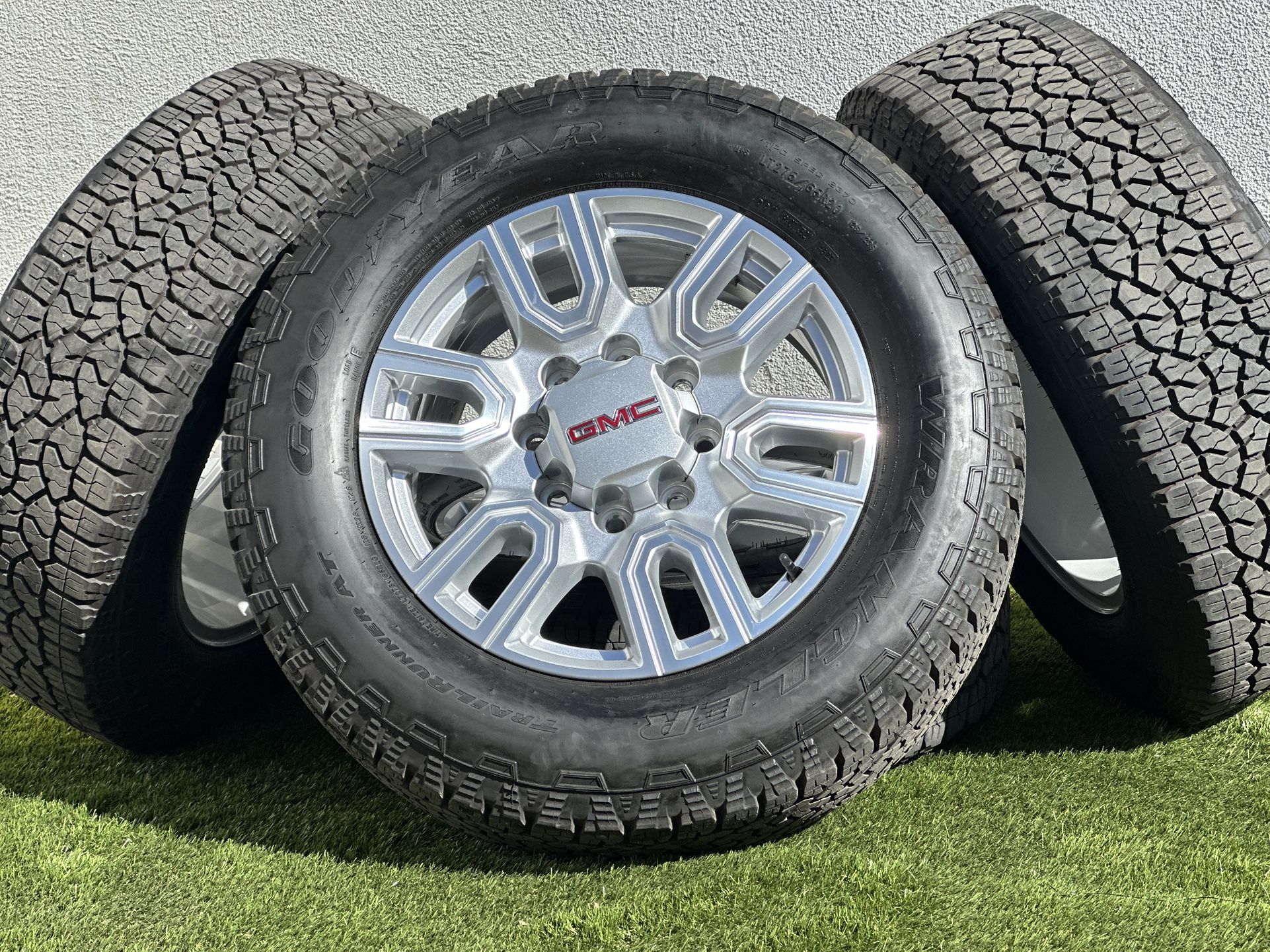 NEW 20” GMC Sierra 2500 Wheels Silver AT4 rims OEM Chevy 3500 AT tires 8x180 LT275/65R20