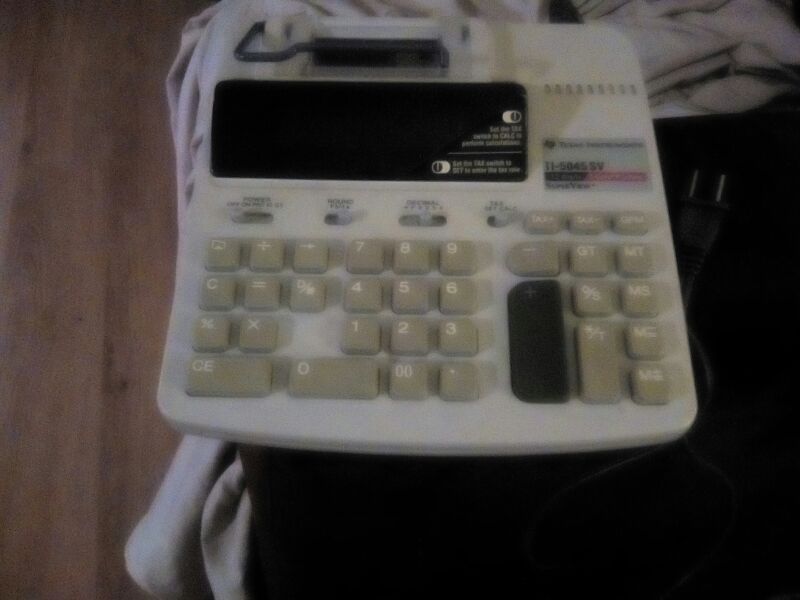 Huge calculator with all u need to take orders for small business comes with free roll of reciept paper its used but works great