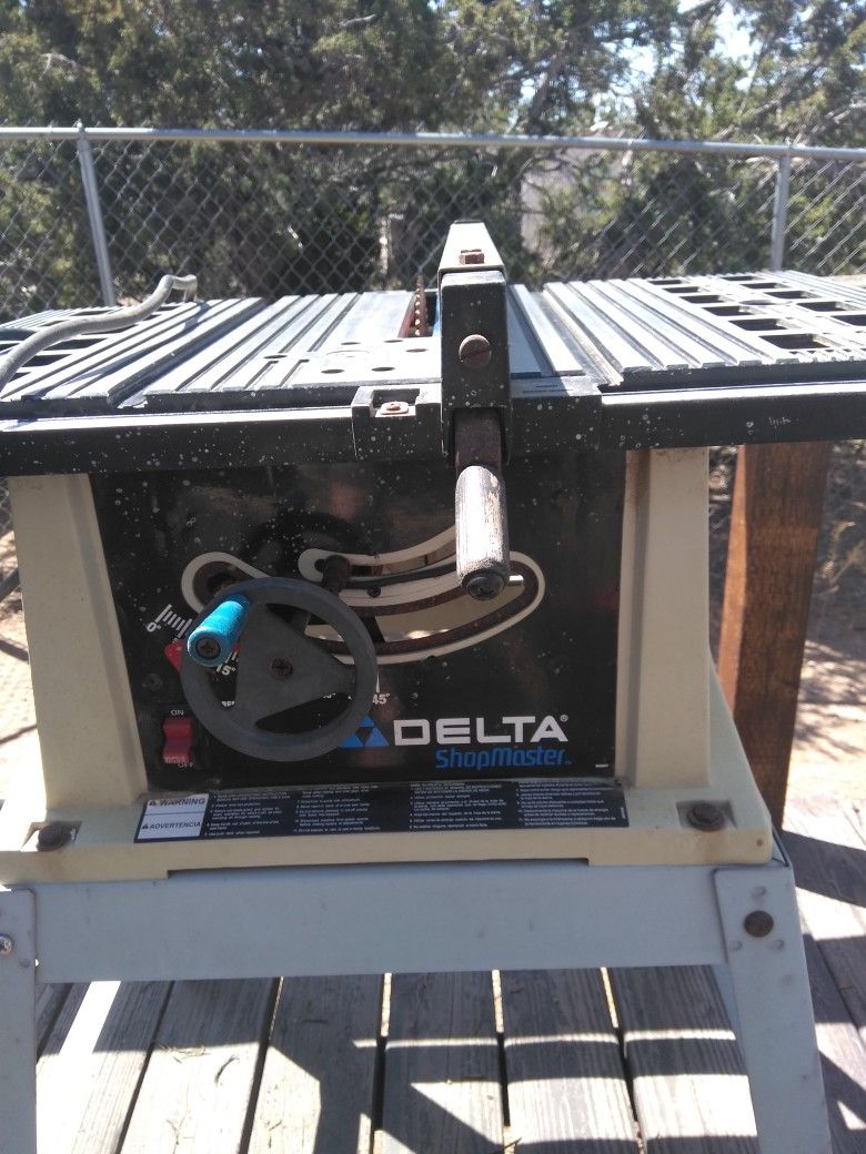 Delta Shopmaster Table Saw Stand And Roller for Sale in Hesperia, CA