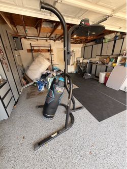 Boxing bag / stand