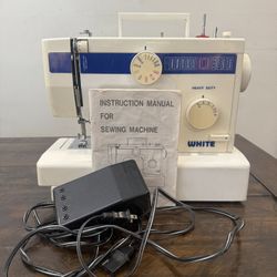 Singer Sewing Machine With Case