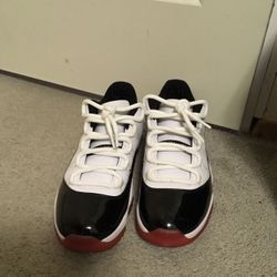 VNDS JORDAN 11 LOW SIZE 9.5
