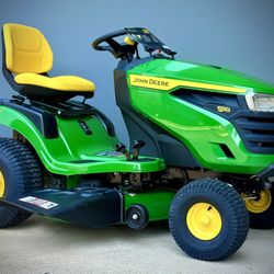 Brand new JOHN DEERE S110 42-in 19 - HP 540cc engine Briggs and Stratton Gas Riding lawn mower