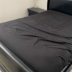 Four piece queen bed set