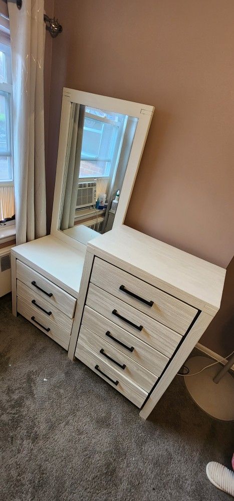 Bi-level dresser with mirror