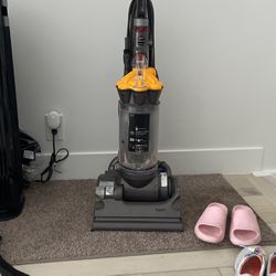 Large Dyson Vacuum DC33 Multiple With Telescope Wand 