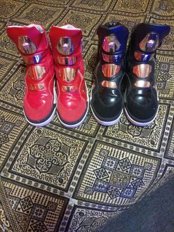 I'm selling my Versace sneaker size 8 for $150