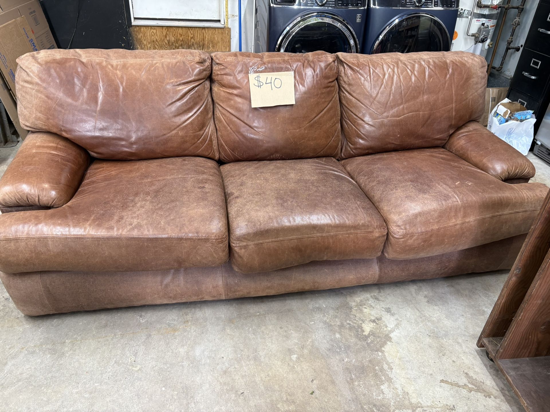 LEATHER COUCH $40 7ft (FINN HILL)