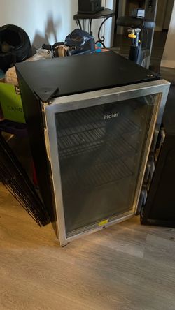Haier 20.5-Inches W 150 -Can Capacity Stainless steel Freestanding Indoor Beverage Refrigerator with Glass Door