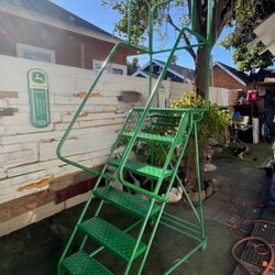 Rolling lader  6 steps perfect condicion  245.00