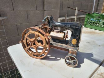 ANTIQUE SINGER SEWING MACHINE YARD ART TRACTOR