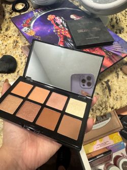 8-Pan Highlight, Bronze, and Contour Palette