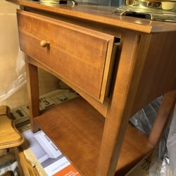 Beautiful End Table/ Night Stand With Drawer