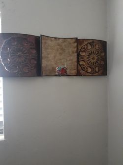Wall Deco And Stand   10$ Both