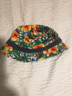 Bucket hat