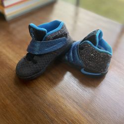 Nike King James Sneakers Size 5c 