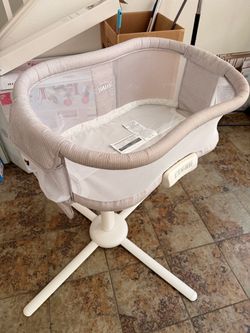 Halo baby bassinet BassiNest soothing swivel sleeper