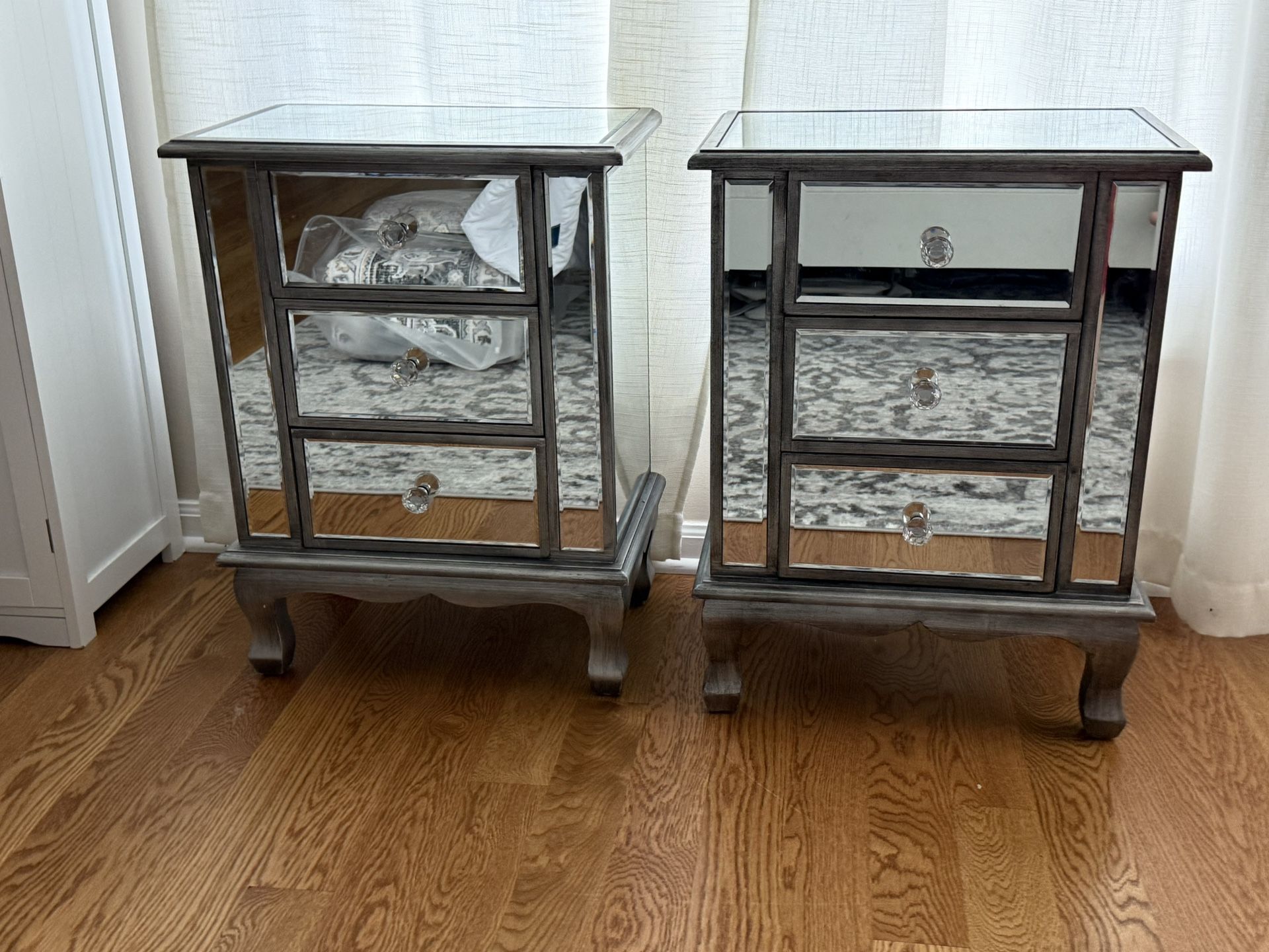 Gold Coast Vineyard 12 in. Weathered White Standard Rectangular Mirrored End Table with 3-Drawers