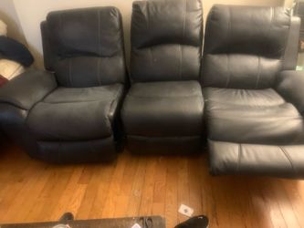 Get it as soon as Aug 25 Showcase Black Leather 89'' Immersive Audio Power Reclining Sofa & 77'' Console Loveseat   200 Reviews summary