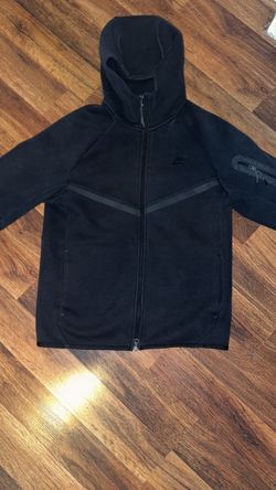 SMALL NIKE TECH