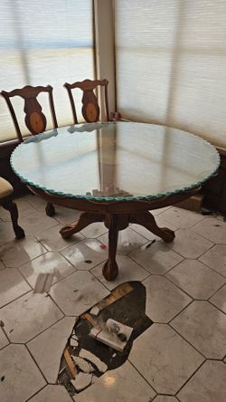 Dining room table