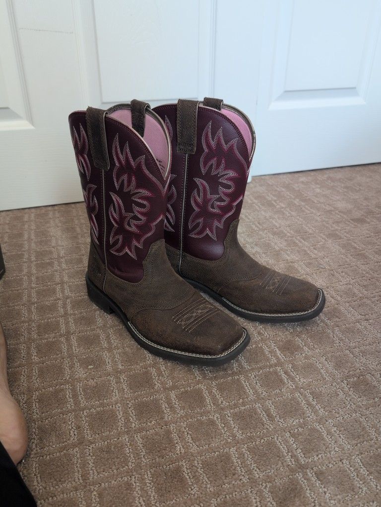 Size 8B - Ariat Women's Delilah Java/Purple (Maroon) Boots