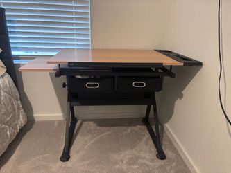 Adjustable drawing Desk