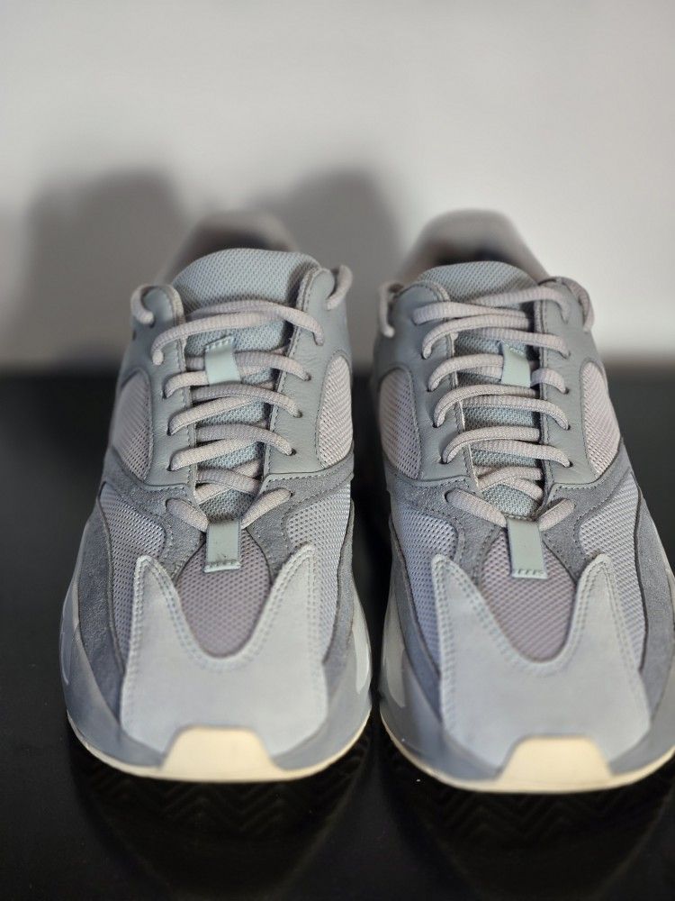 Yeezy Boost 700 Inertia Size 9 display picture 1